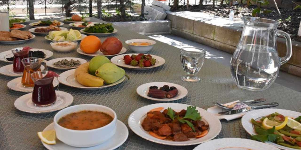 Uzman isimden iftar ve sahur tavsiyeleri: İşte Ramazanda sağlıklı beslenme tüyoları!