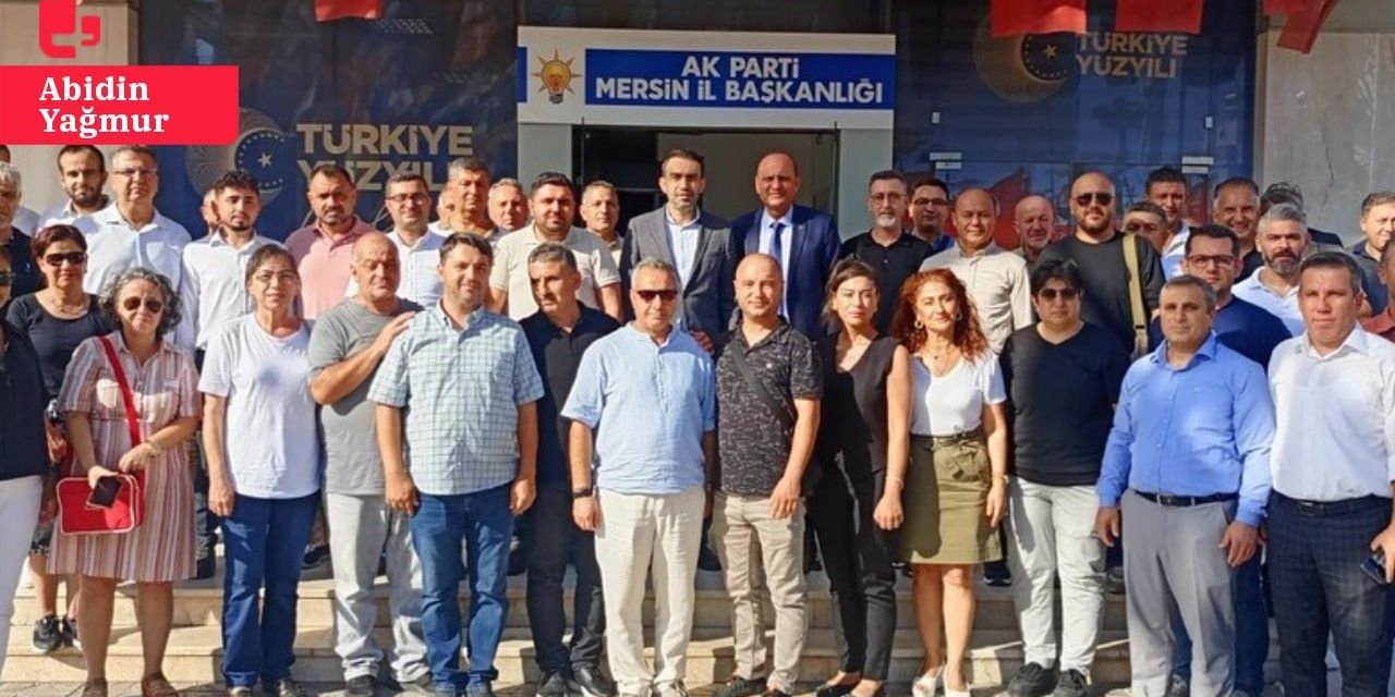 Yeni atanan Milli Eğitim Müdürü, ilk iş AKP İl Başkanı'nı ziyaret etti: Okul müdürleriyle AKP binası önünde fotoğraf çektirdi